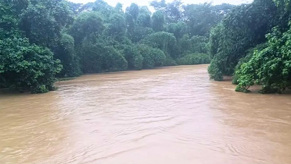 বিপৎসীমার উপরে দেশের ৫ নদীর পানি