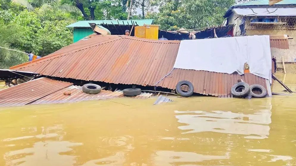 বন্যা ও পাহাড়ধসে মৃত্যু বেড়ে ৪৪