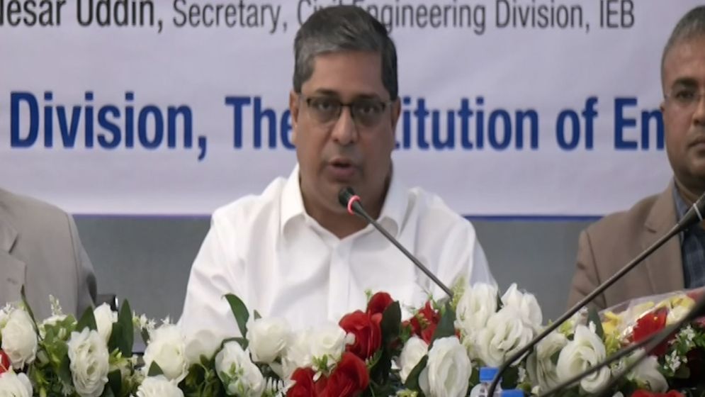 অপরিকল্পিত নগরায়ণের জন্য মানুষের নিয়ম না মানার প্রবণতাই দায়ী