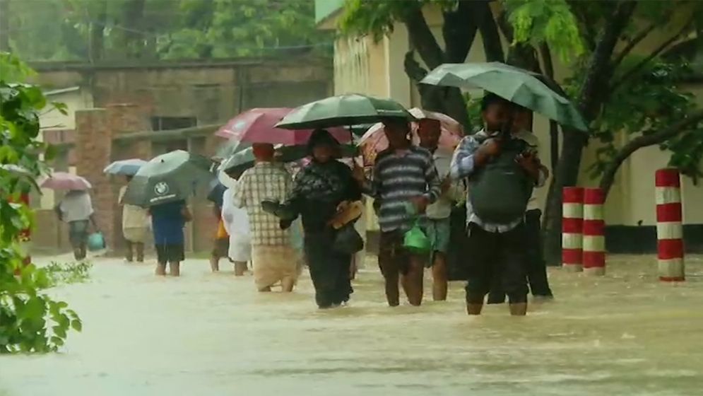 টানা বর্ষণে চট্টগ্রামের সাতকানিয়া-বাঁশখালির বন্যা পরিস্থিতির আরও অবনতি