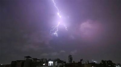 রাতের মধ্যে ঢাকাসহ ২০ জেলায় বজ্রবৃষ্টির আভাস