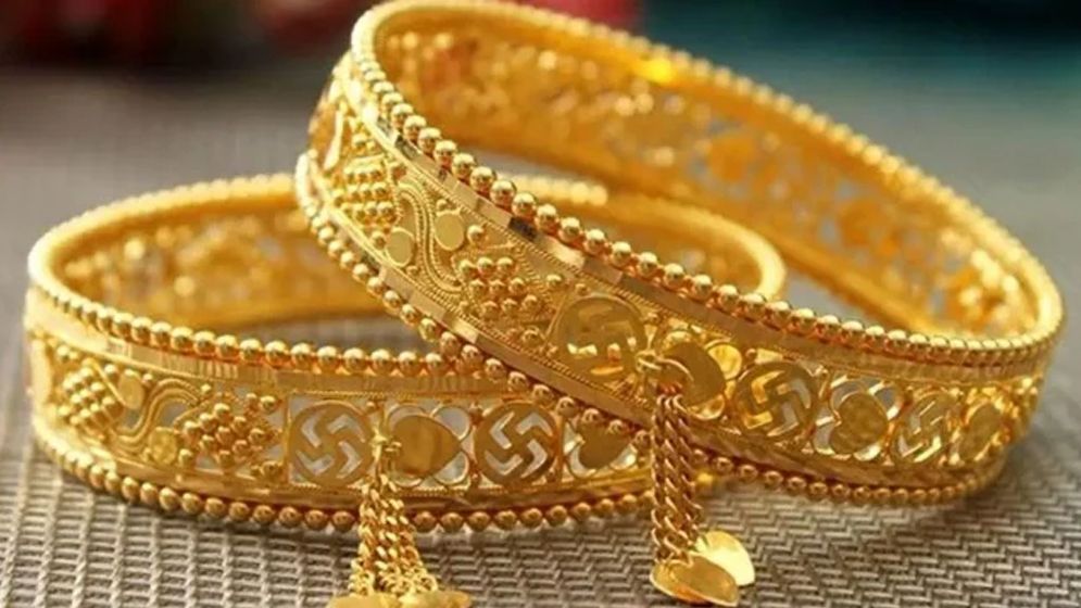 দেশে বাজারে কমলো স্বর্ণের দাম, ভরিতে কতো?