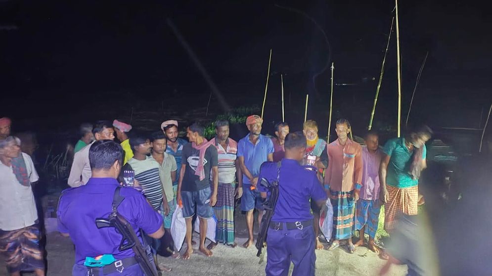 নাটোরের হালতি বিলে অবৈধ বাধাই জাল জব্দ, ৭৫ হাজার টাকা জরিমানা
