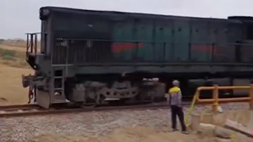যুক্তরাষ্ট্রের হামলার ২৪ ঘণ্টার মধ্যেই চালু হলো ইরানের ক্ষতিগ্রস্ত রেল সেতু