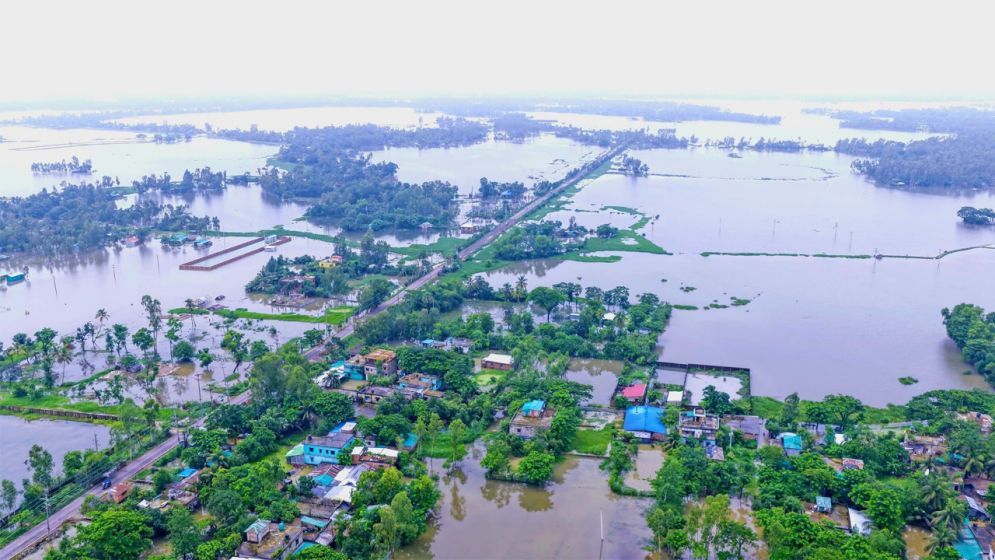 চট্টগ্রাম, পার্বত্য জেলা ও কক্সবাজারে পানি কমতে থাকায় বেরিয়ে আসছে ক্ষয়ক্ষতির চিহ্ন