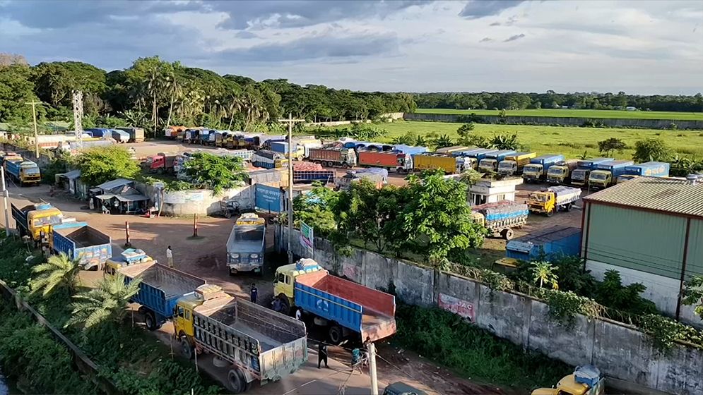 আখাউড়া স্থলবন্দরে কমেছে আমদানি-যাত্রী পারাপার, রাজস্ব আয়েও প্রভাব
