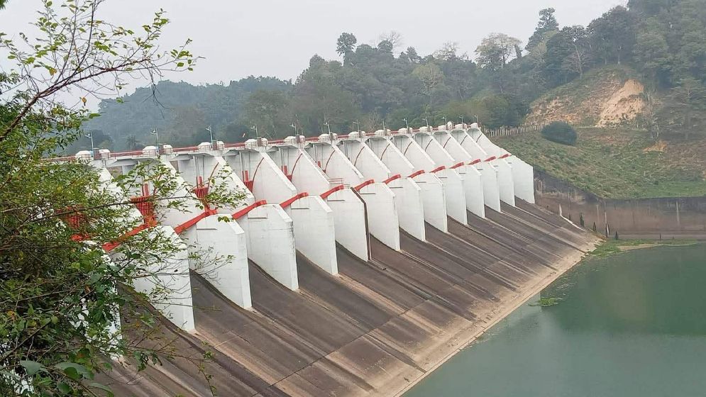 কাপ্তাই লেকে পানির উচ্চতা বাড়ছে, ১৬টি স্পিলওয়ে গেট খোলার প্রস্তুতি
