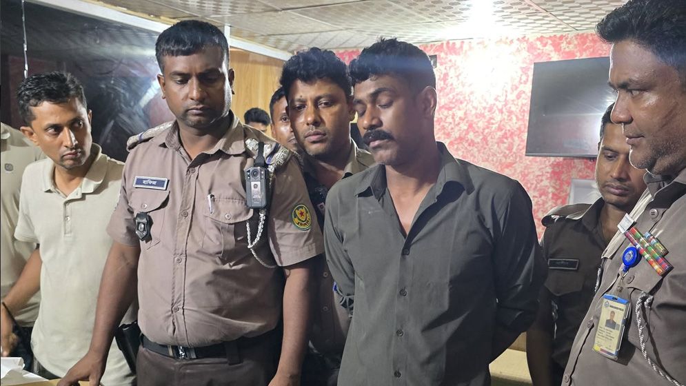 মতিঝিলের ‘শীর্ষ সন্ত্রাসী’ বাপ্পিসহ গ্রেফতার ৪
