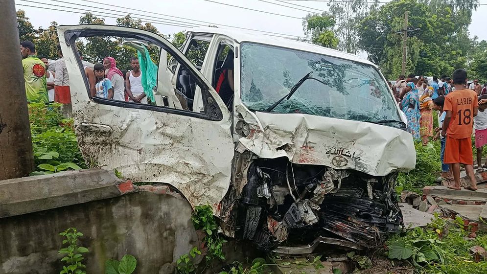 নীলফামারীতে নববধূকে নিয়ে বাড়ি ফেরার পথে দুর্ঘটনা, প্রাণ গেল শিশুসহ দুজনের