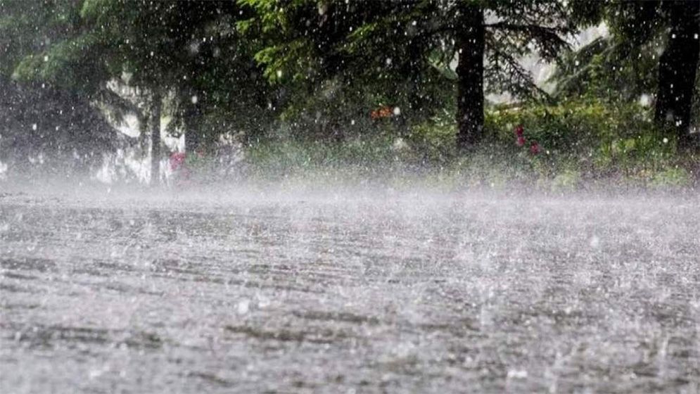 দেশের দুই বিভাগে ভারী বৃষ্টির সতর্কতা, পাহাড়ি এলাকায় ভূমিধসের শঙ্কা