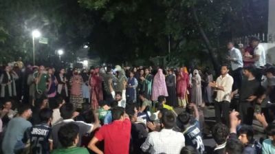 হল ফি কমানোর দাবিতে তিতুমীর কলেজের শিক্ষার্থীদের বিক্ষোভ