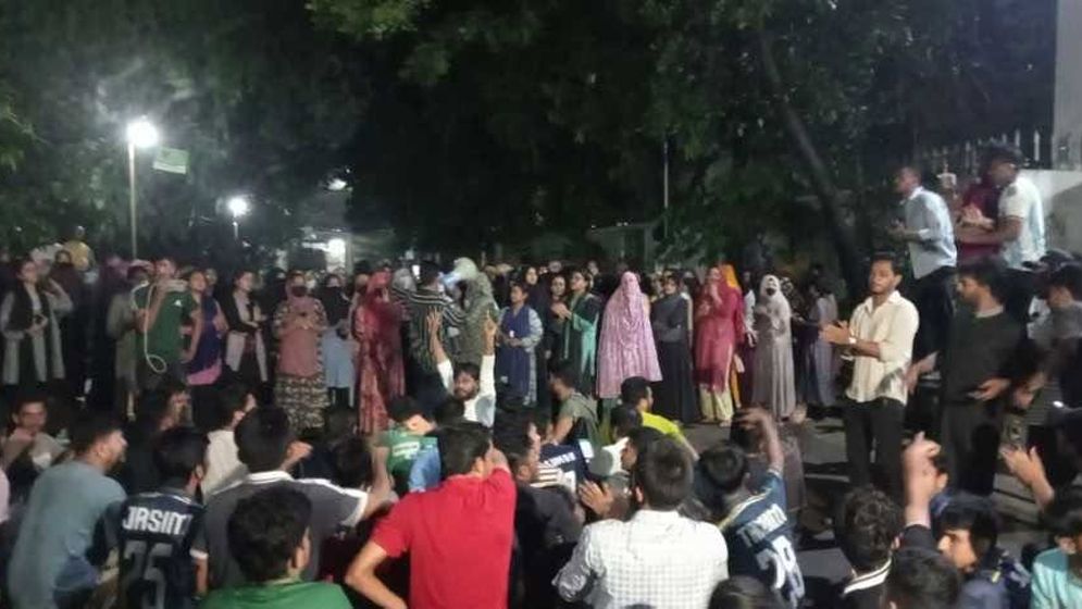 হল ফি কমানোর দাবিতে তিতুমীর কলেজের শিক্ষার্থীদের বিক্ষোভ