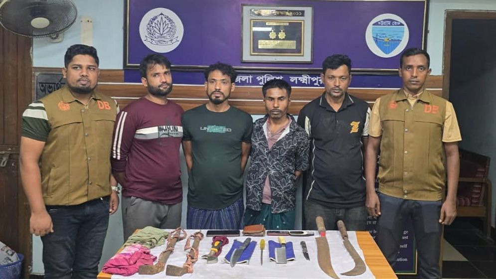 লক্ষ্মীপুরে ডাকাতির প্রস্তুতিকালে আটক চার, বিদেশি পিস্তল ও গুলি উদ্ধার