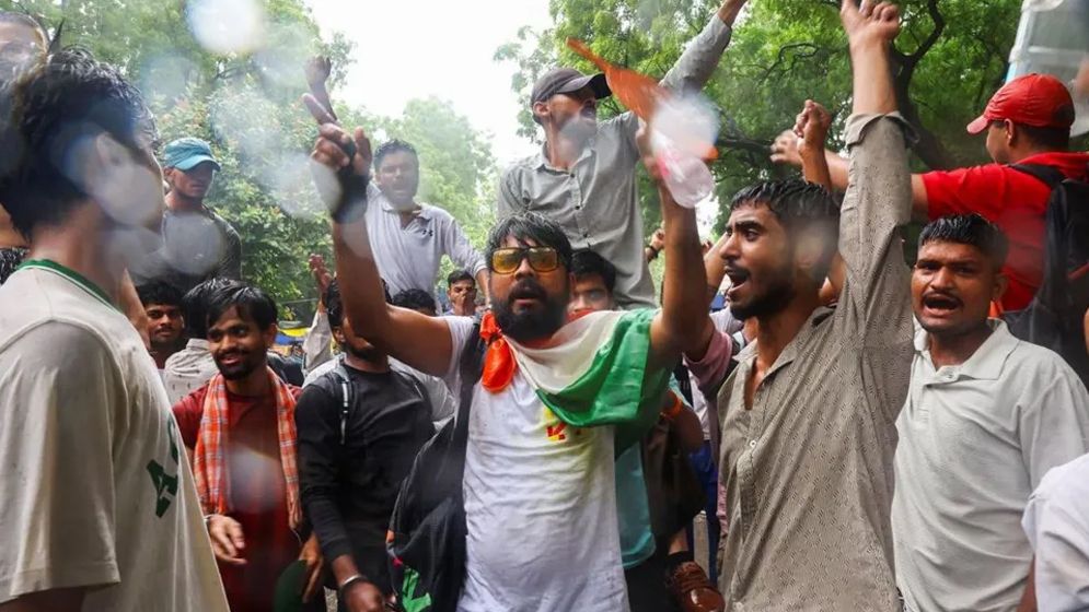 ককরোচ আন্দোলনের তীব্রতায় মোদি সরকারের ওপর চাপ বাড়ছে