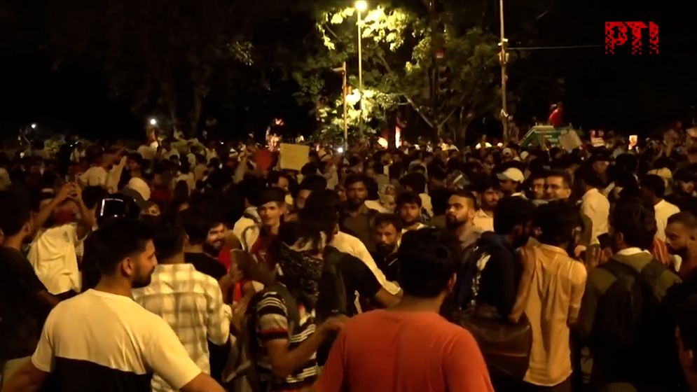 যন্তর মন্তরে বাড়ছে ভিড়, আন্দোলনে বাড়ছে সমর্থন
