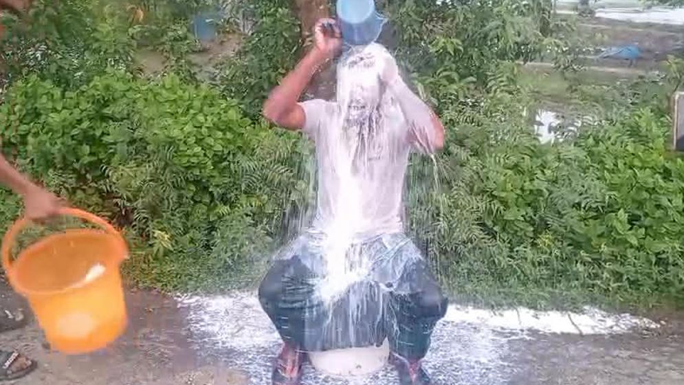 সাতক্ষীরায় এমপির নারীকাণ্ডে দুধ দিয়ে গোসল করে দল ছাড়লেন জামায়াত নেতা