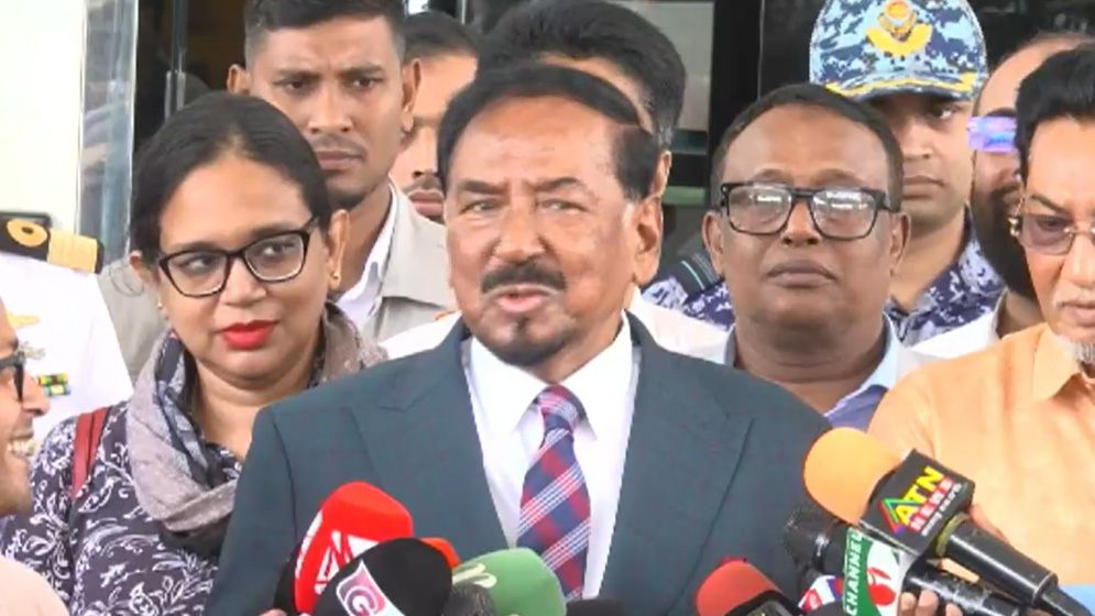 দেশে ফিরে স্পিকার বললেন, রাষ্ট্রপতির পদত্যাগের বিষয়ে কিছু জানেন না