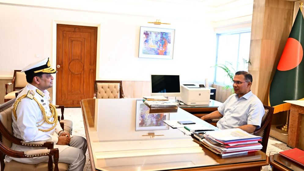 প্রধানমন্ত্রীর সঙ্গে নবনিযুক্ত নৌবাহিনী প্রধানের সৌজন্য সাক্ষাৎ