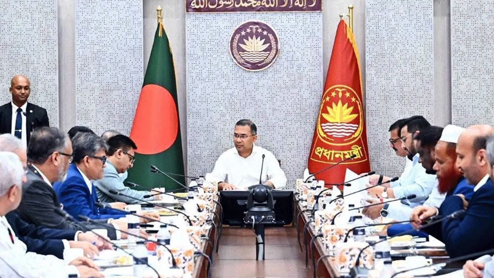 চা শিল্পের উন্নয়নে সহযোগিতার আশ্বাস প্রধানমন্ত্রীর
