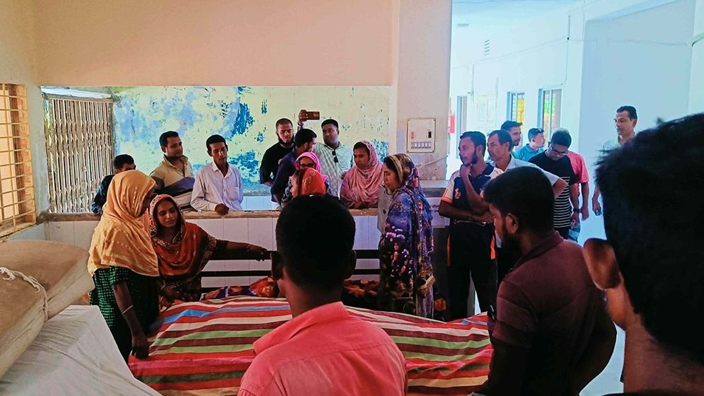 নওগাঁয় পানিতে ডুবে স্বামী-স্ত্রীর মৃত্যু