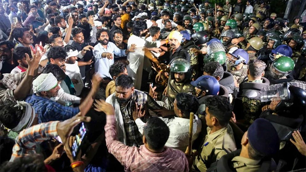 কৃষক বিক্ষোভে উত্তাল ভোপাল, মুখ্যমন্ত্রীর বাসভবন ঘেরাওয়ে পদযাত্রা