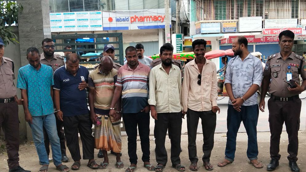 রংপুর মহানগরীতে পুলিশের বিশেষ অভিযান, মাদকসহ গ্রেফতার ৩০