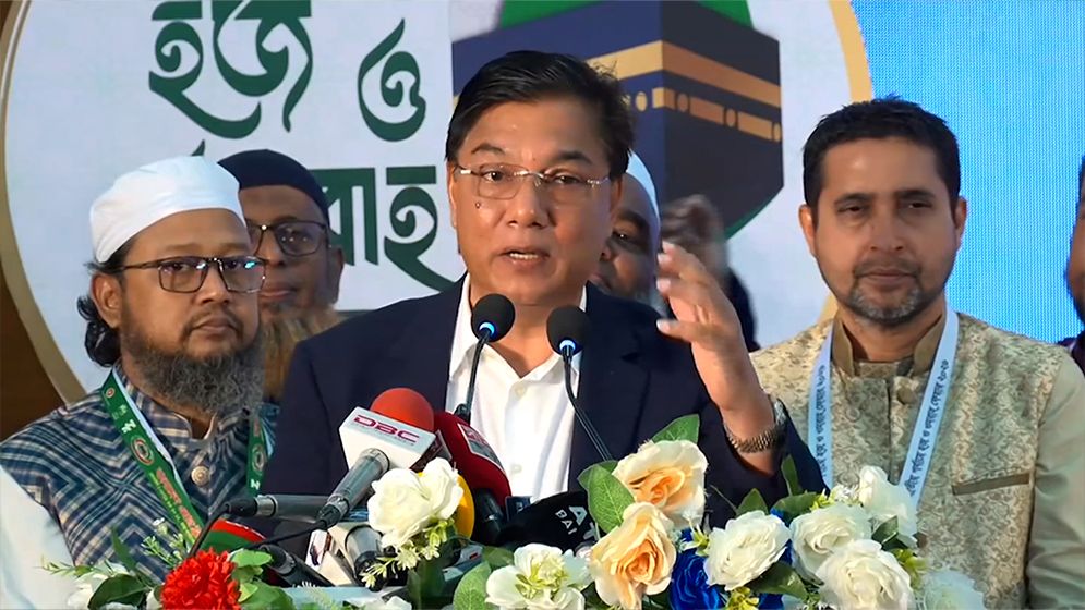 শুধু বিমান টিকিট নয়, আনুষাঙ্গিক খরচ কমিয়ে হজ প্যাকেজ সাজানো হবে