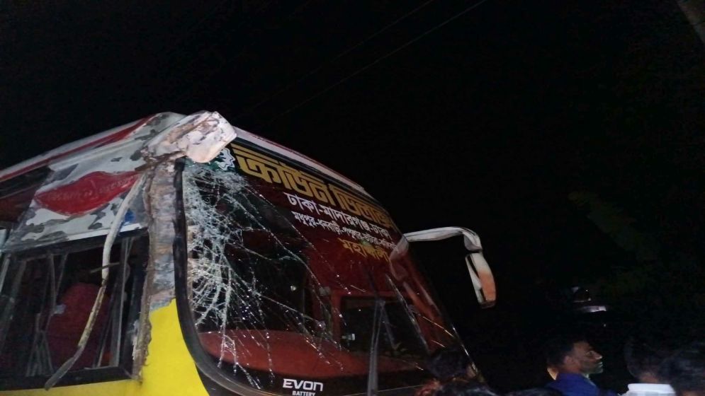 টাঙ্গাইলের মধুপুরে বাস-ট্রাক মুখোমুখি সংঘর্ষে নিহত ৩
