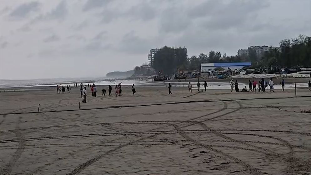কক্সবাজারে প্যারাসেইলিং করতে গিয়ে পর্যকটের মৃত্যু