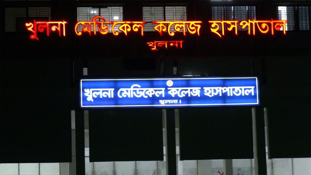 রাতে খুলনায় ট্রাকচাপায় একই পরিবারের ৩ জনের প্রাণহানি