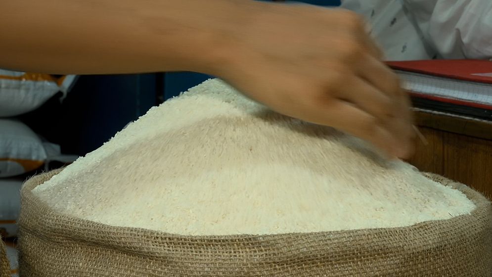 রেকর্ড দামে সুগন্ধি চাল, এক মাসে কেজিতে বেড়েছে ৬০–৮০ টাকা