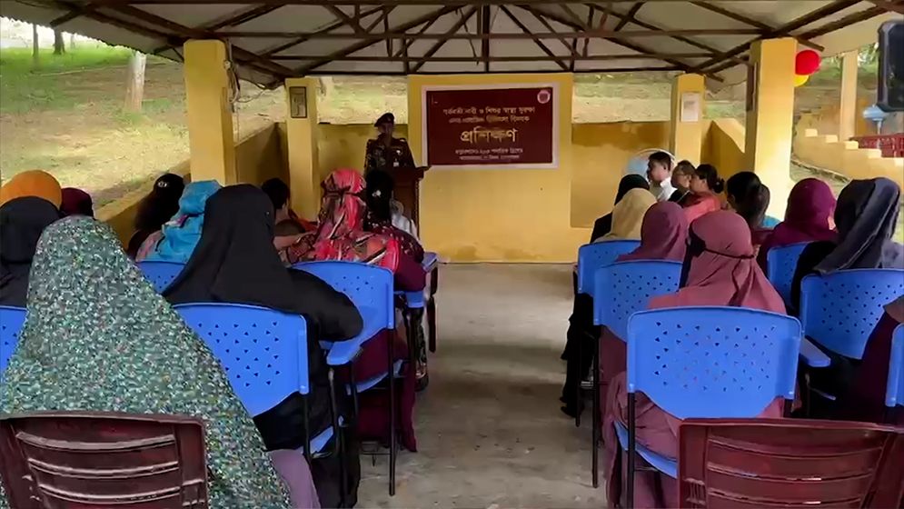 দুর্গম পাহাড়ে গর্ভবতী মা ও শিশুর স্বাস্থ্যসেবায় সেনাবাহিনীর প্রশিক্ষণ