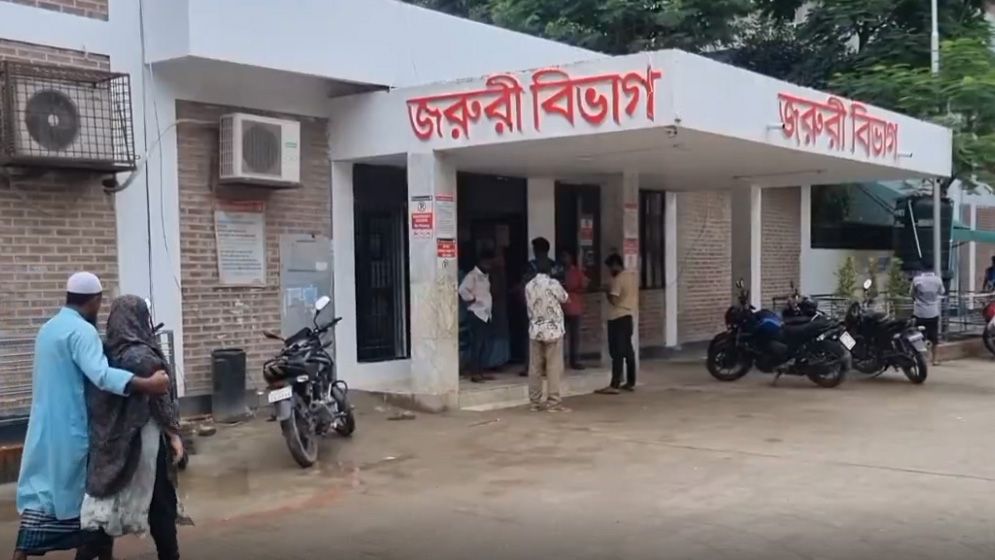 নরসিংদীতে প্রাইভেটকার-সিএনজি সংঘর্ষে নিহত ১, আহত ৪
