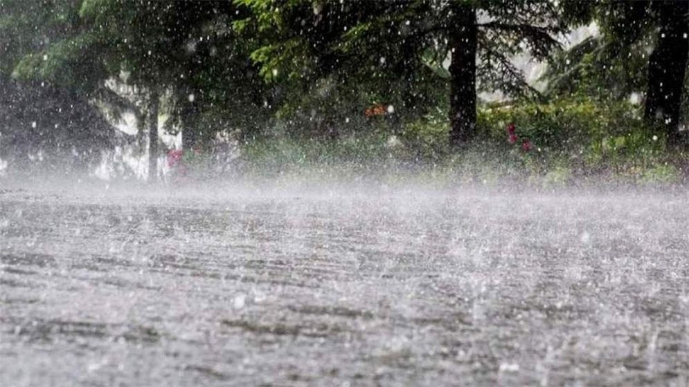 চার বিভাগে ভারী বৃষ্টির আভাস, পাহাড়ি এলাকায় ভূমিধসের আশঙ্কা