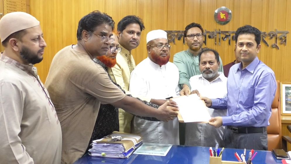 রংপুরে প্রধানমন্ত্রী বরাবর ১১ দলের স্মারকলিপি