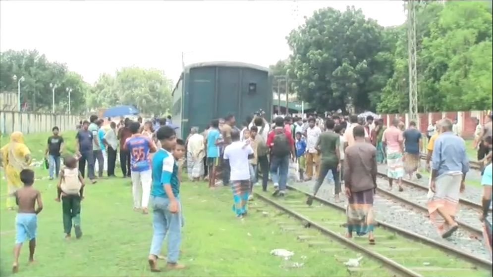 দেড় ঘন্টা বন্ধের পর আবারও স্বাভাবিক বুড়িমারী-পার্বতীপুর রেল চলাচল