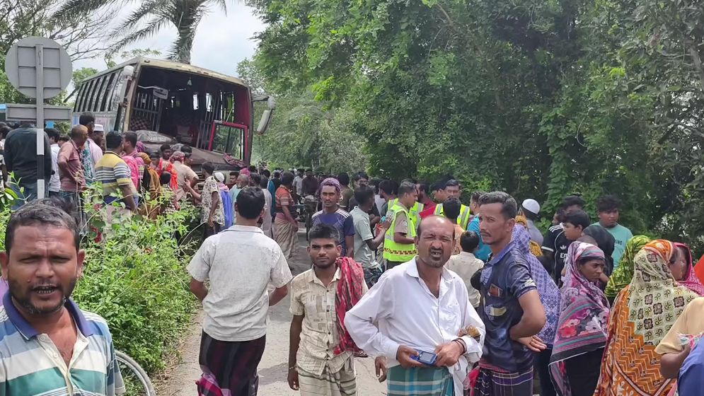 নাটোরে বাস-নছিমনের মুখোমুখি সংঘর্ষে তিনজন নিহত