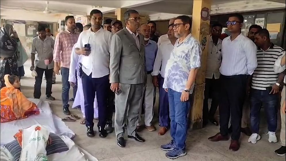 হাসপাতালে অব্যবস্থাপনা; চাঁদপুরে সিভিল সার্জনকে স্ট্যান্ড রিলিজের নির্দেশ