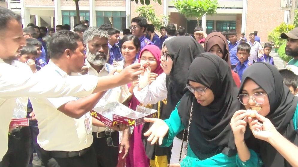 দিনাজপুর বোর্ডে এবারও এগিয়ে রংপুর মহানগরীর স্কুলগুলো