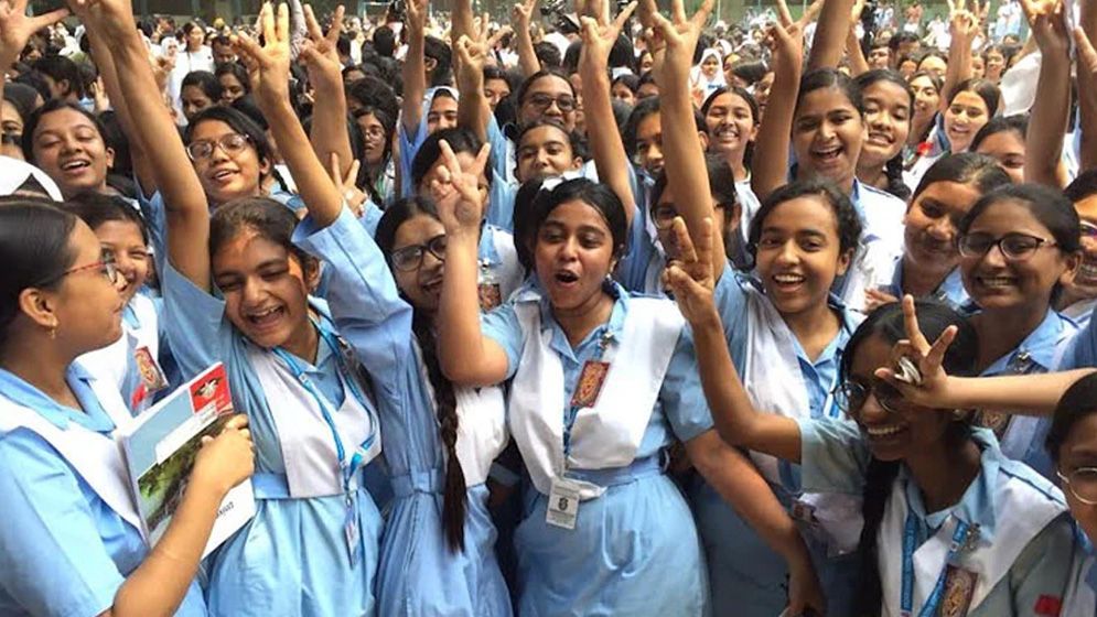 এসএসসিতে পাসের হার ও জিপিএ-৫ এ এগিয়ে মেয়েরা