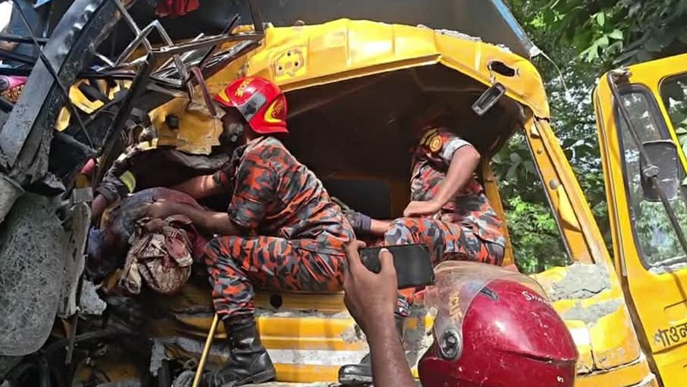 চাঁদপুরের বানিয়াচোঁতে বাস-ট্রাক সংঘর্ষে নিহত ৩