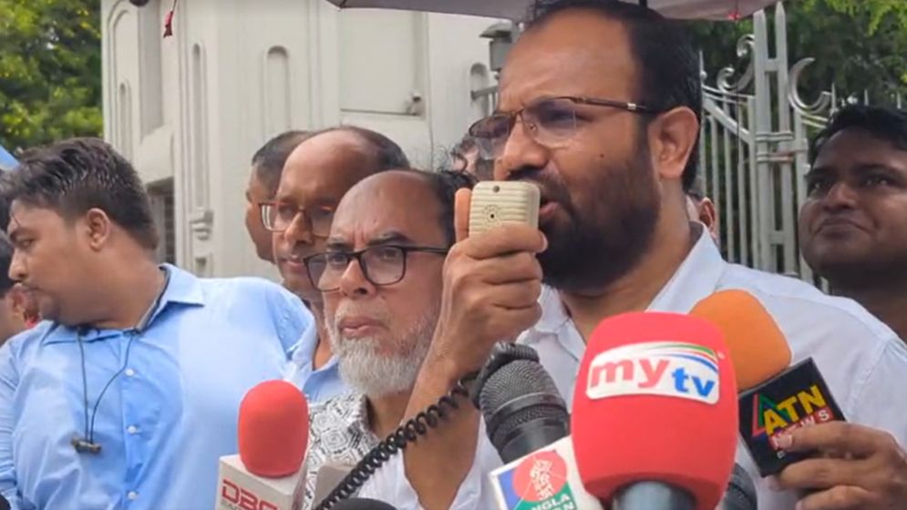 সুপ্রিম কোর্টের এজলাসে গণমাধ্যমের প্রবেশাধিকার পুনর্বহাল দাবিতে অবস্থান