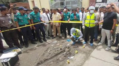 বরিশাল জেলা জজ আদালত চত্বরে ককটেল বিস্ফোরণ