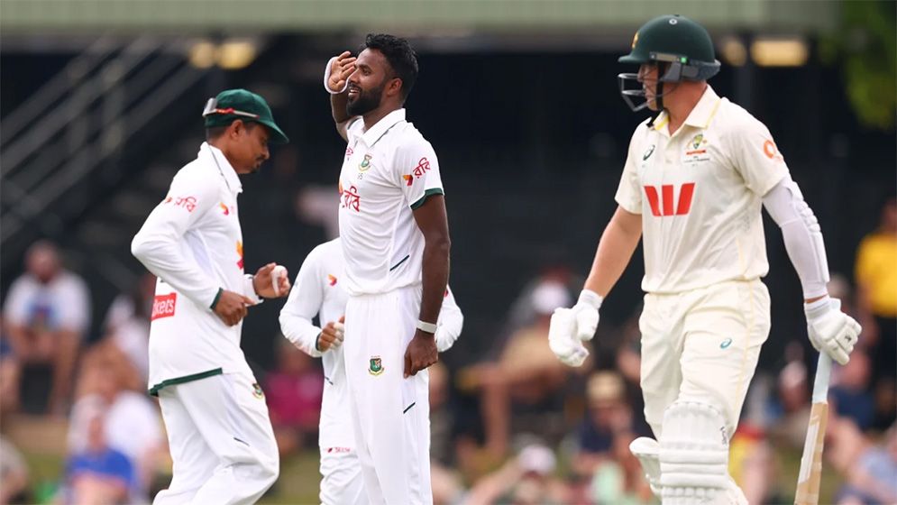 শুরুতেই অস্ট্রেলিয়াকে চেপে ধরেছে বাংলাদেশ