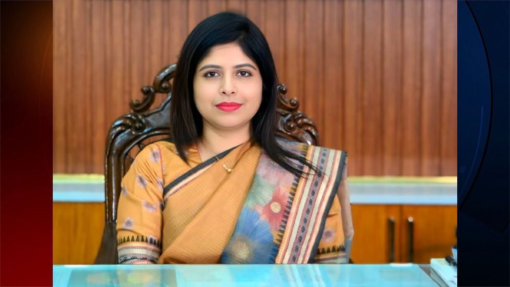 সাংবাদিকরা বক্তব্য চাইলেই ক্ষেপে যান সাতক্ষীরা ডিসি, প্রেসক্লাবের প্রতিবাদ