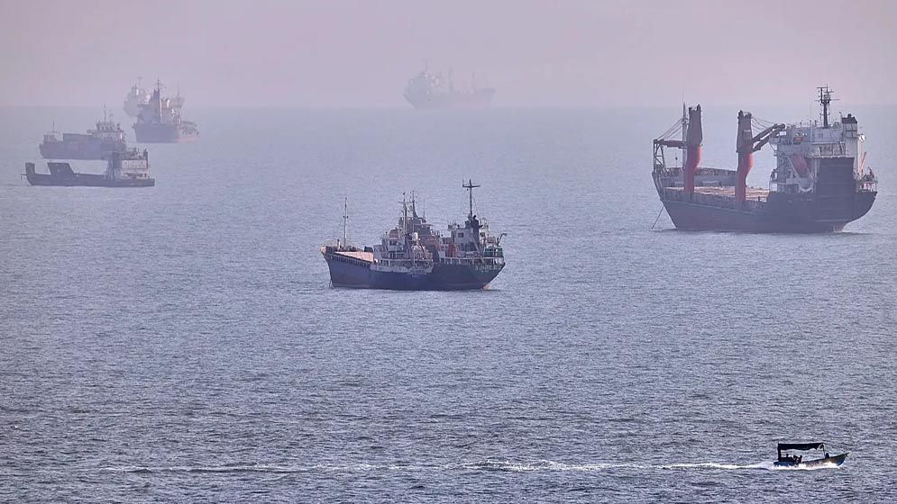 হরমুজ প্রণালিতে আবারও হামলার শিকার আরব আমিরাতের জাহাজ