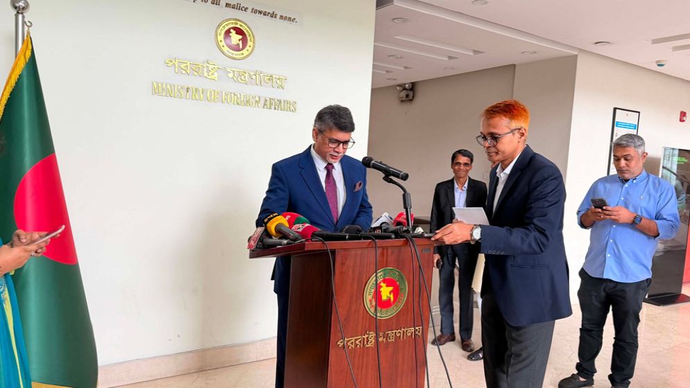প্রধানমন্ত্রীর দিল্লি সফর নিয়ে ভারতকে ৪ শর্ত দিয়েছে ঢাকা