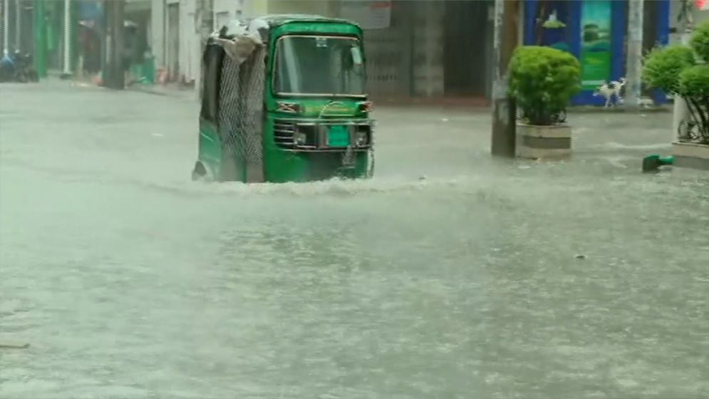 চার বিভাগে ভারী বৃষ্টিপাতের পূর্বাভাস, চট্টগ্রামে পাহাড় ধসের শঙ্কা