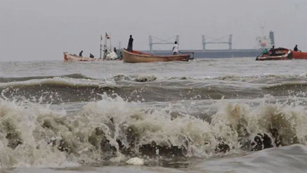 ৪ সমুদ্রবন্দরে ৩ নম্বর সতর্ক সংকেত