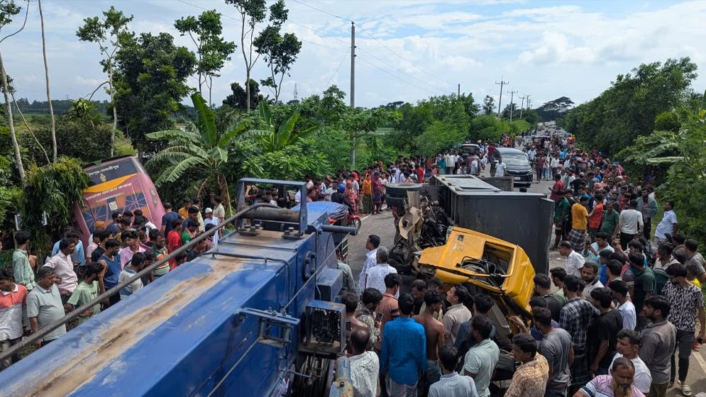 গোপালগঞ্জে ট্রাক-বাসের সংঘর্ষে নারীসহ নিহত ৩, আহত অন্তত ২০